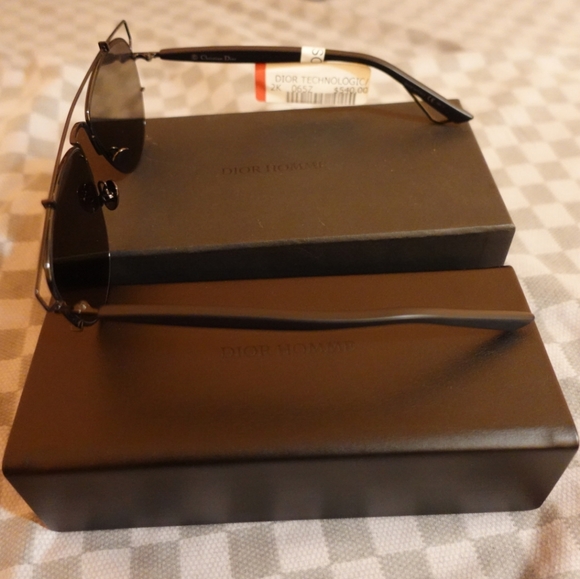 Christian Dior Shades - Picture 2 of 4